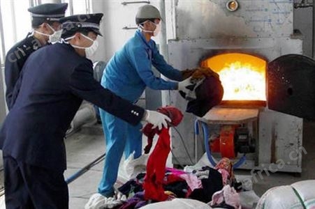 三六五过期食品销毁过程揭秘