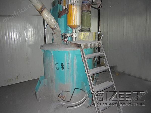 搅拌浇注机上部和铝粉搅拌罐