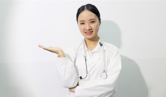 服务机器人再登智能化舞台 人性化改造更受欢迎
