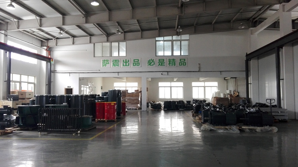 萨震节能空压机仓库
